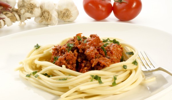 Спагети с телешко и домати