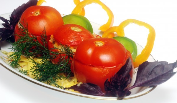 Фаршировани домати с риба тон