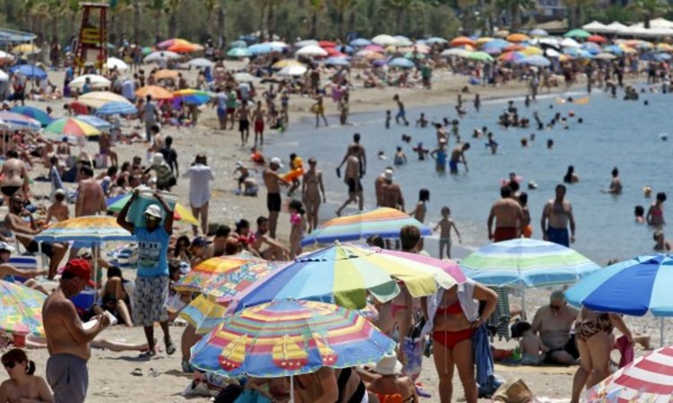 50 000 нашенци се стичат към Гърция, задръстиха КПП-тата