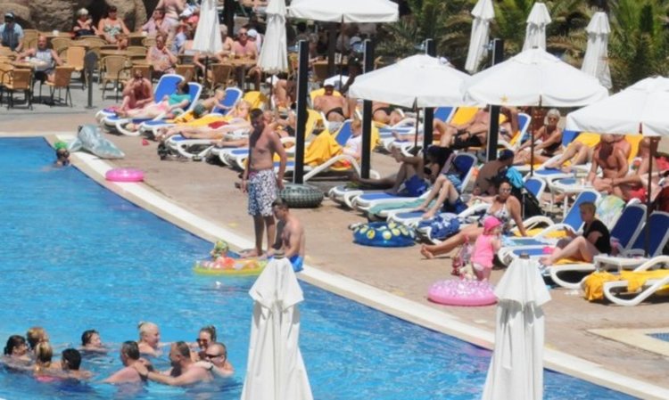 Измами по морето: Цените в менютата, звездите на хотела...