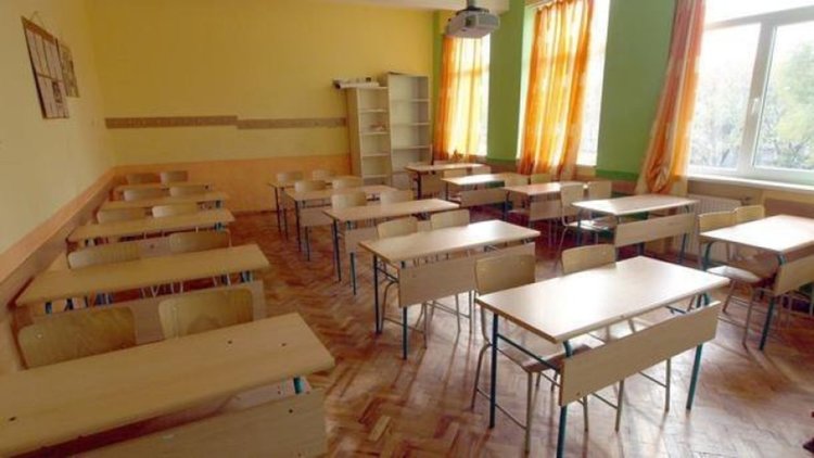 Старите извинителни бележки за училище остават, засега