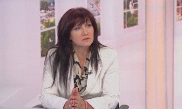 Вместо да ги сваля, ДПС в Кърджалийско  заличава плакатите си с боя 