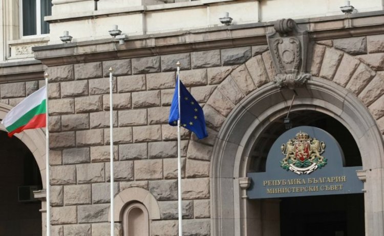Намаляват с 8% броя на студентите държавна поръчка в първи курс