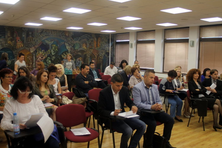 Представиха проект за обхващане на ученици от 5 до 16 години
