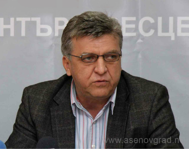 Манол Генов : За да спечелиш някого, не е задължително да го наречеш "Шайка"-та