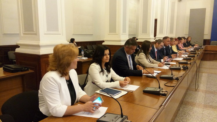 Областните администрации ще борят бюрокрация и бумащина