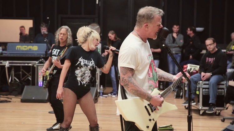 Металика  качиха видео от репетиция с Лейди Гага