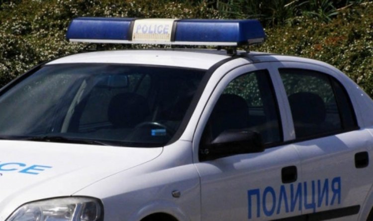 Пиян с БМВ се заби в дърво