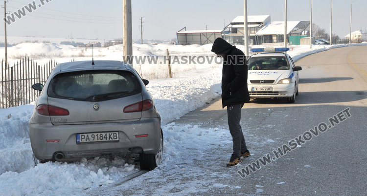 Алфа се заби в Голф, завиващ наляво на забранено