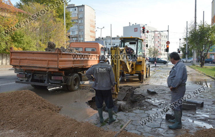 Разкопаха „Дунав“ заради авария, спряха водата в района