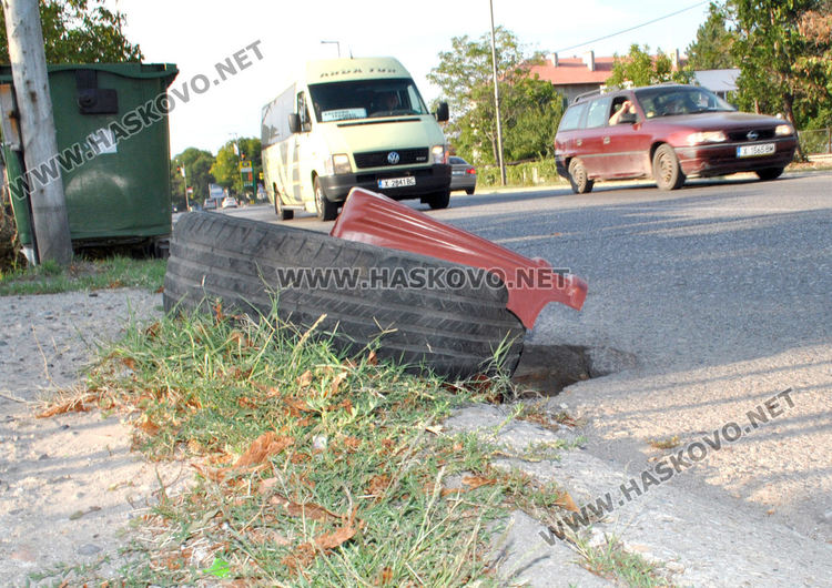 Хасковлии: Коли и велосипеди се разбиват в шахти без капаци по Кърджалийска