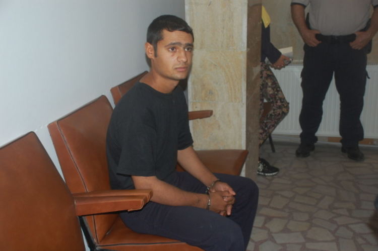 Ром отнесе 4 г. затвор за блудство и опит за изнасилване 