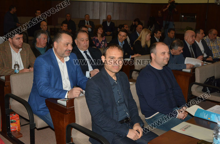 Искат намаляване на таксите за административни услуги в Хасково
