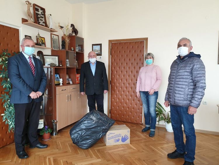 ПП ГЕРБ в Кърджали с дарение за болницата