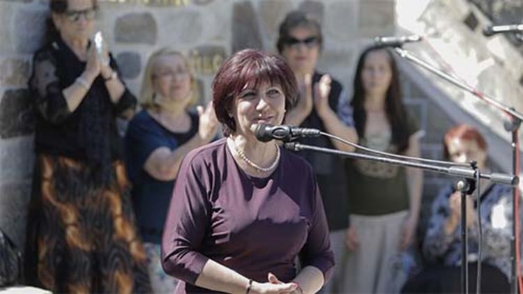 Караянчева: Днес почитаме една знакова историческа личност, владетелят на Родопите – Момчил юнак