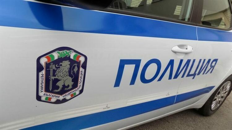 Камион и три автомобила се удариха край Брестник