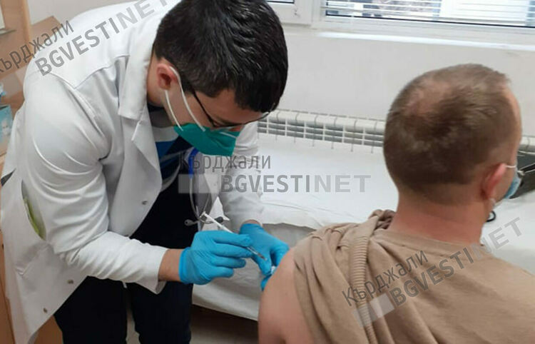 Пореден антирекорд в Кърджали:Едва 8 души се ваксинираха срещу коронавирус вчера