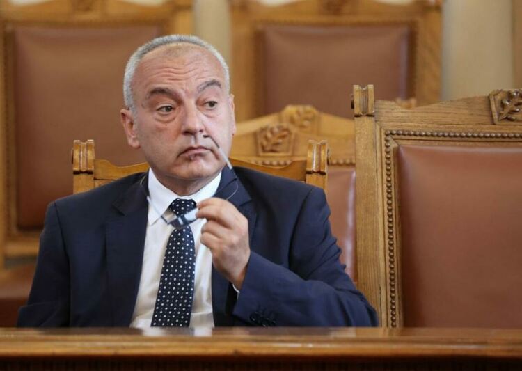   Едва една четвърт от кърджалийци одобряват работата на служебните правителства на президента Румен Радев