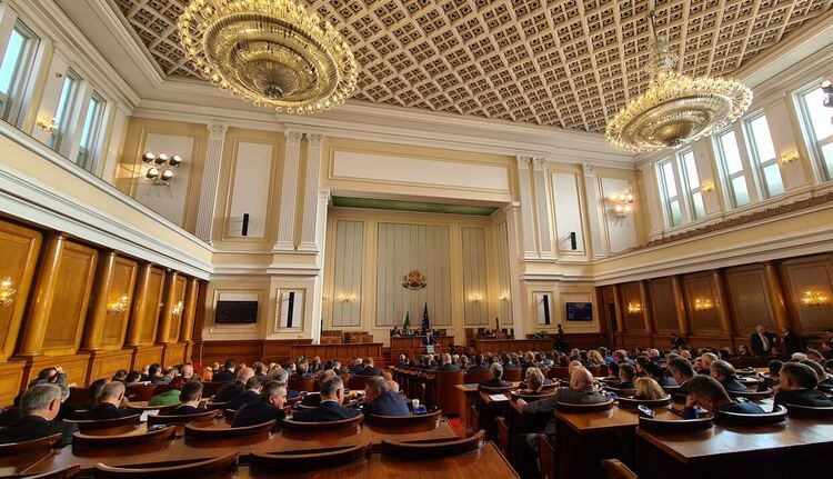 Депутатите освобождават спешно шефа на Сметната палата
