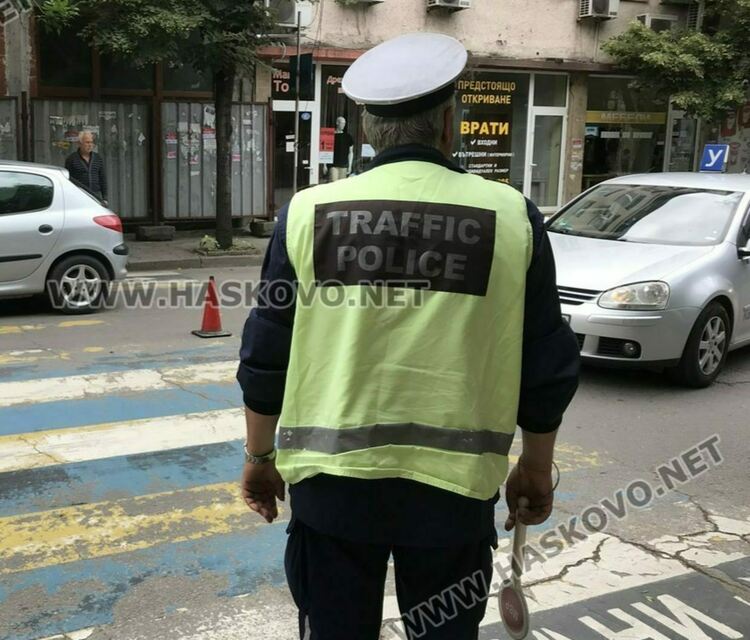 Пешеходец е с опасност за живота след катастрофа в Димитровград