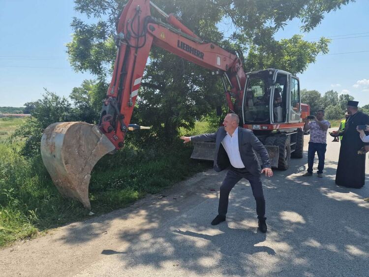 Стартира ремонт на пътя Първомай - Бяла река