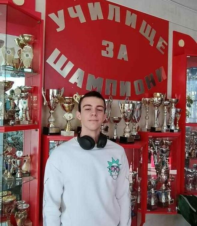 Десетокласник от "Славейков" финалист по творческо писане на английски език