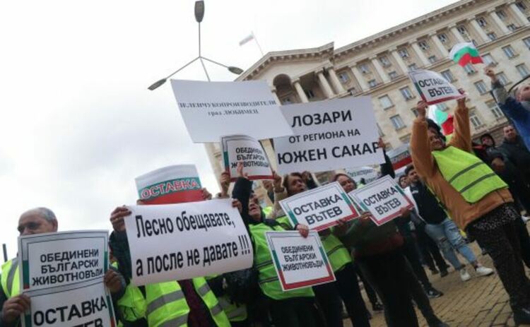 Протест на земеделците блокира движението пред МС