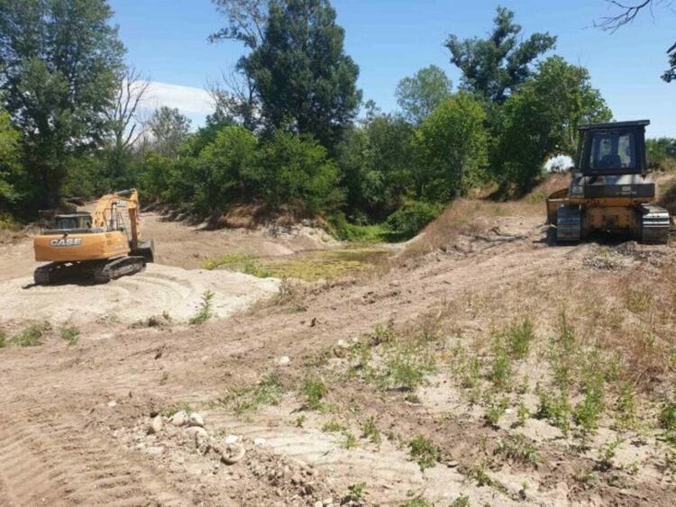 Незаконен добив на пясък край река Марица, каква е заплахата за Димитровград?