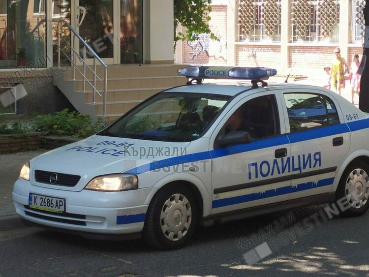 Счупиха рамото на 19-годишен  в заведение в Кърджали