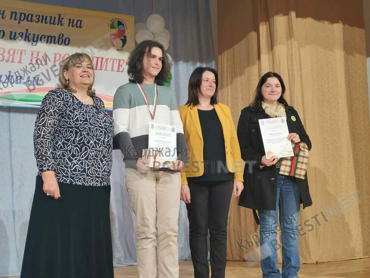 1257 рисунки и фотографии  и 100 награди в Националния празник на детското изкуство „Вълшебният свят на Родопите“ Кърджали 2024