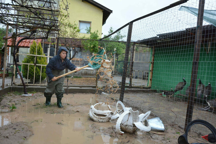 Дъждът наводни къща в село Стойково