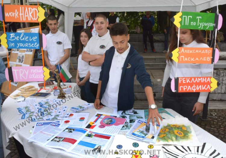8 професионални гимназии се представиха на „Панорама на професиите“ 