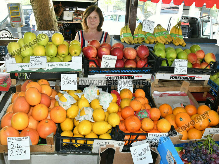Цените на пазара в Хасково вече са и в евро