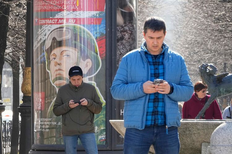 Русия ограничава разговорите в Telegram и WhatsApp