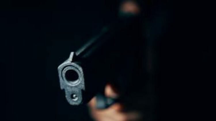 Екшън в Перник: Задържаха 70-годишен мъж, стрелял с пистолет пред магазин