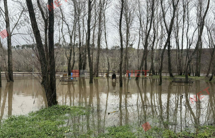 Барбекю зоната в парк „Марица“ е залята от водите на реката