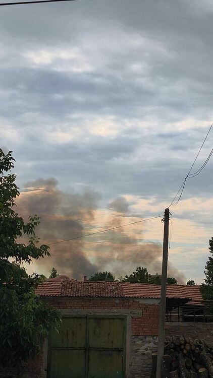 Запали се житен блок край село Подкрепа