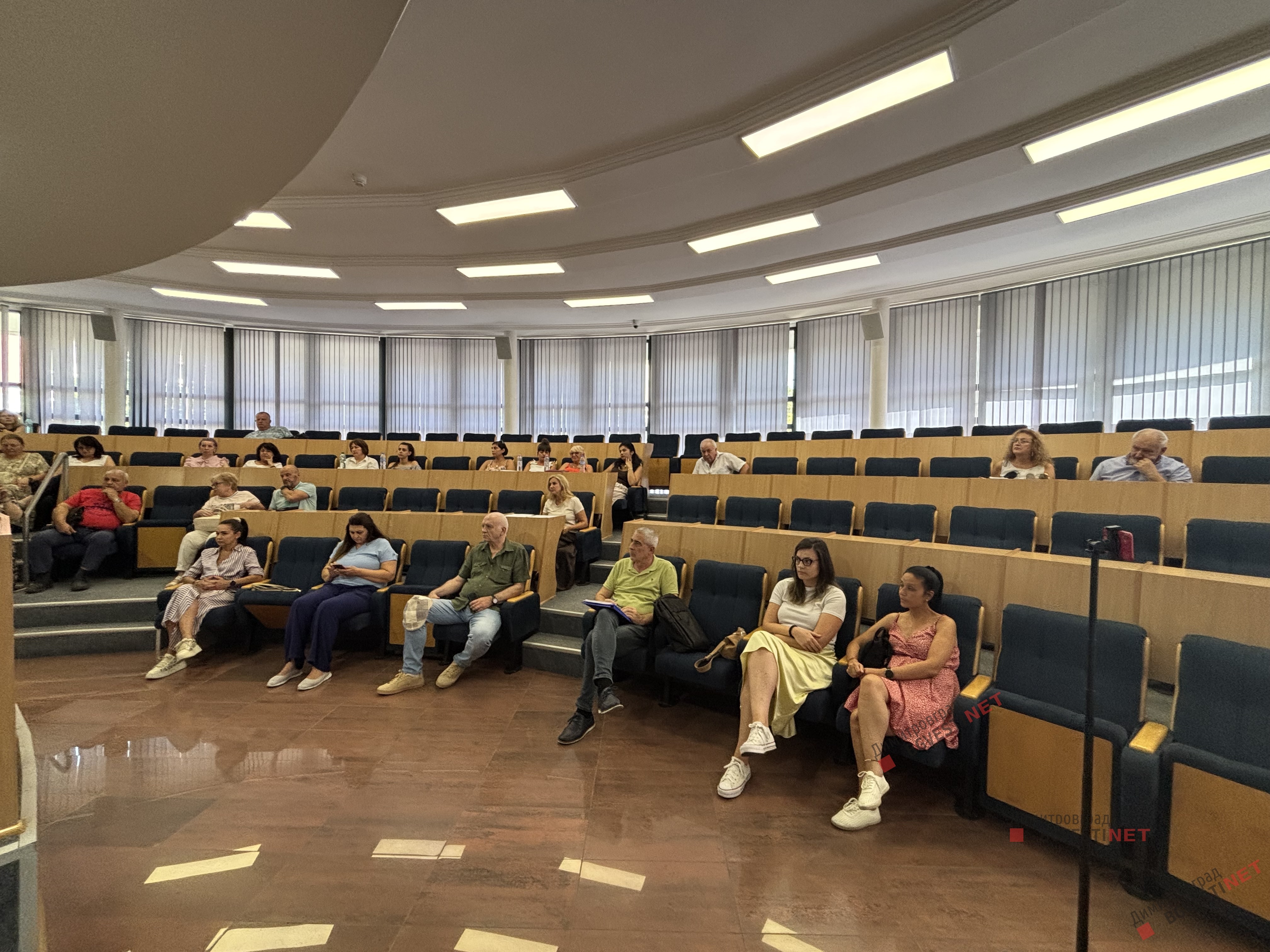 Обсъдиха бюджета на община Димитровград за над 48 милиона евро - без интерес от жителите на града
