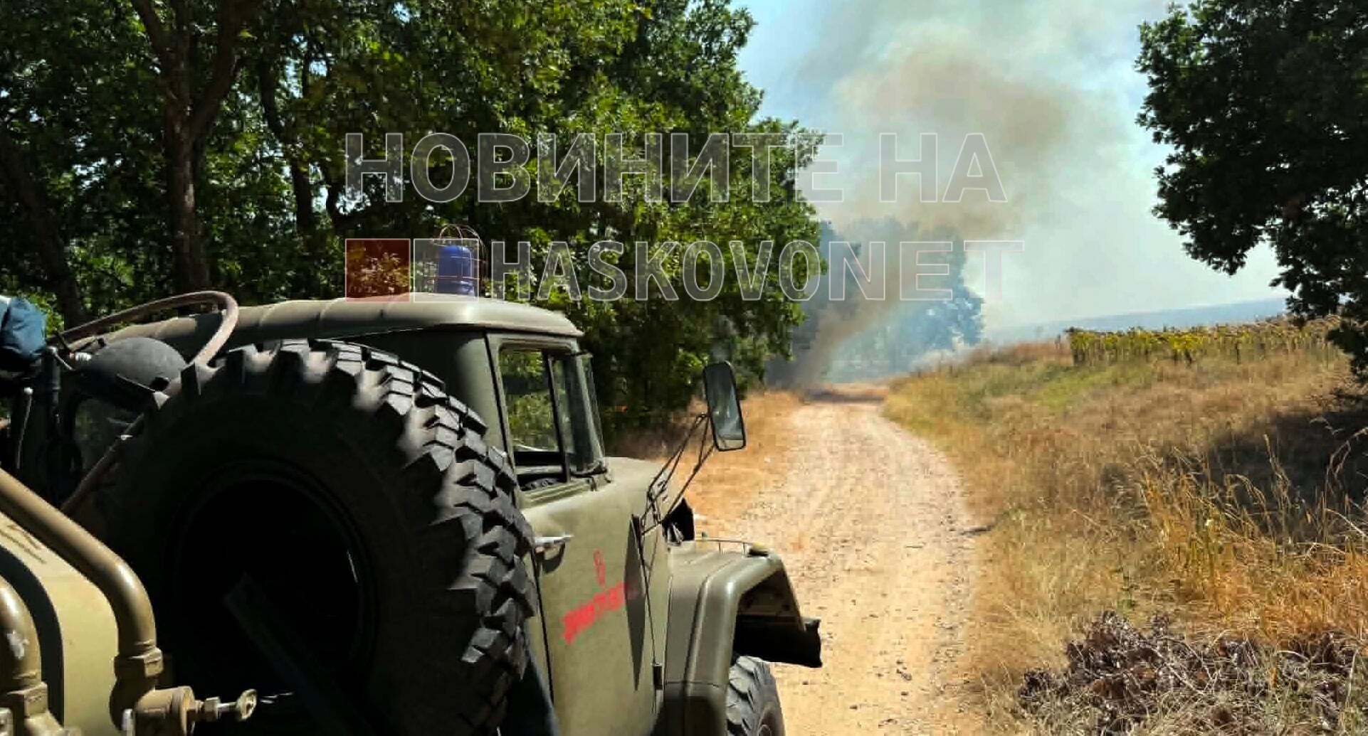 Два големи пожара в Хасковско, хеликоптер се включва в гасенето