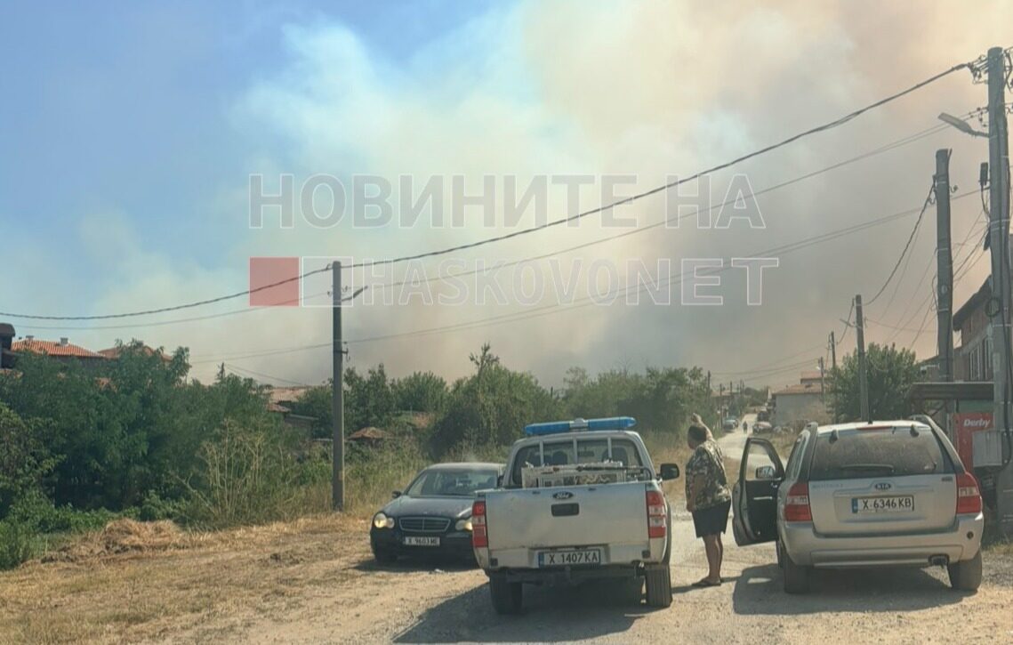 Продължава гасенето на пожара край Динево и Любеново, обхванал 10 000 дка