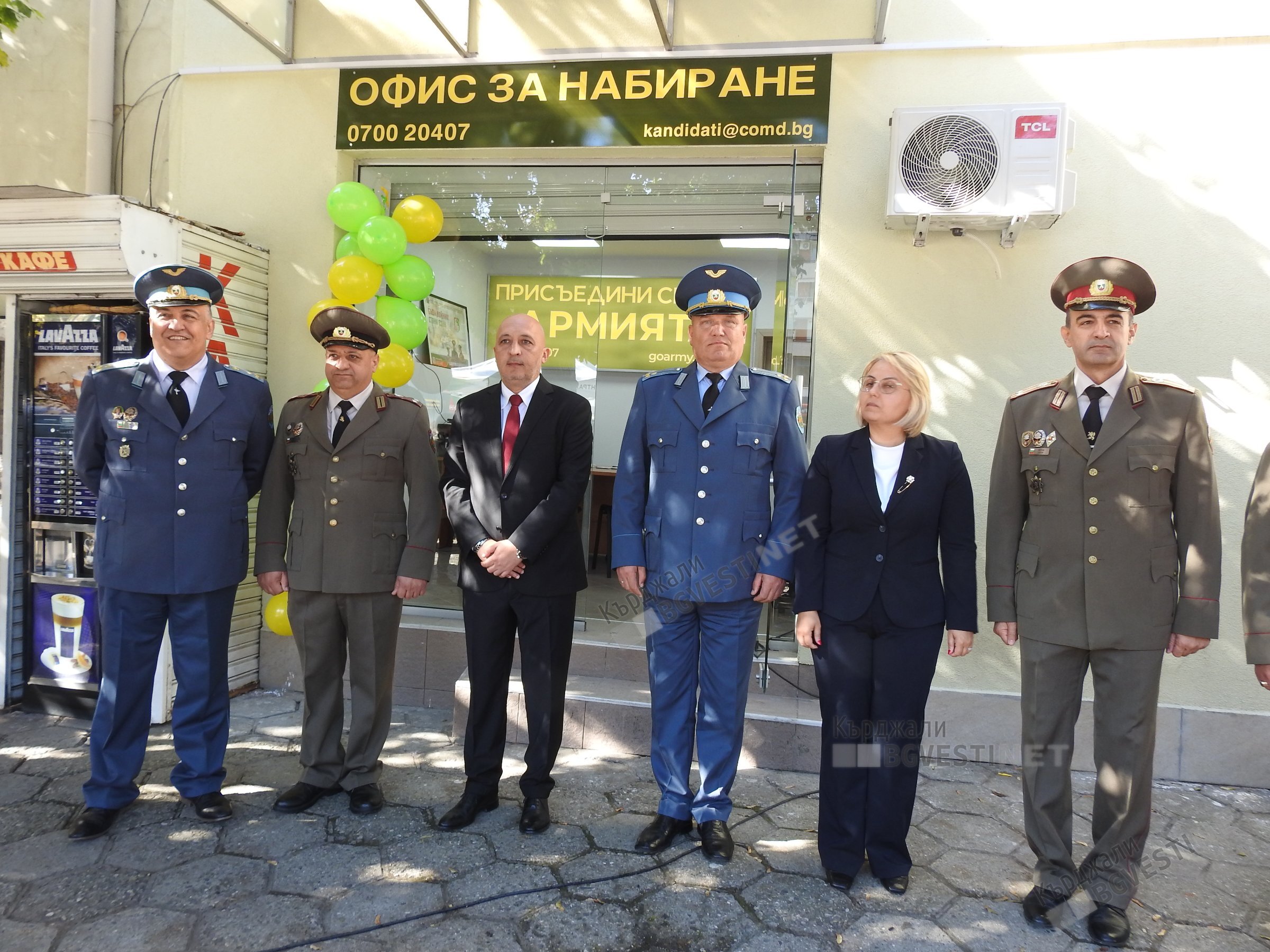 Откриха  изнесен офис за набиране на кандидати за военна служба в Кърджали,армията демонстрира въоръжение и техника/снимки/