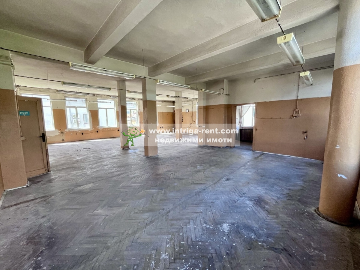 №4003 Голямо помещение за продажба, подходящо за офис или друг вид дейност, център Хасково