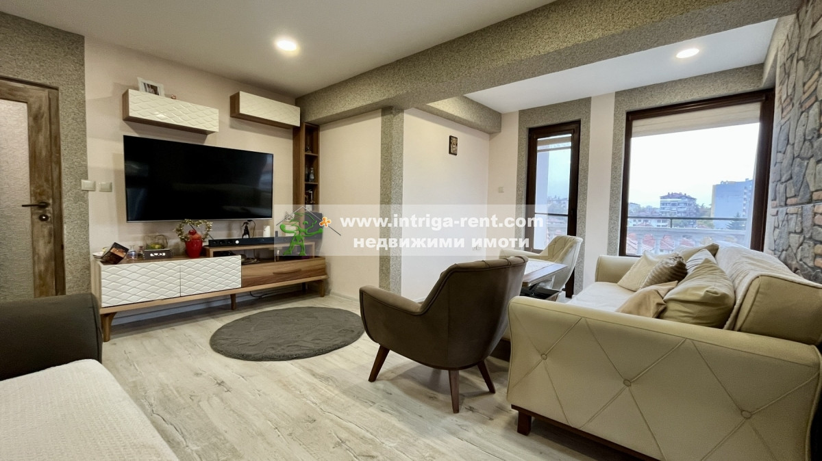 №4028 Голям напълно обзаведен апартамент под наем в квартал Куба, град Хасково.