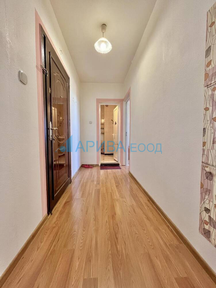 Двустаен, тухлен апартамент в кв. Тракийски, Хасково
