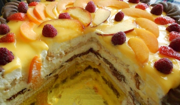 Бисквитена торта с крем Брюле