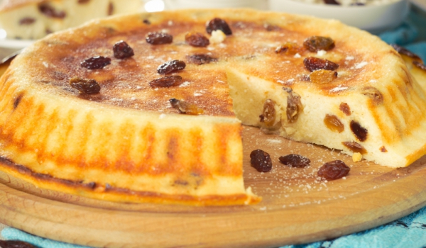 Детска запеканка с извара и стафиди