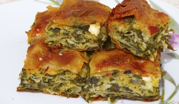 Баница със спанак и орехи