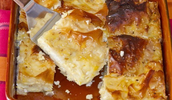 Сладка баница с прясно мляко