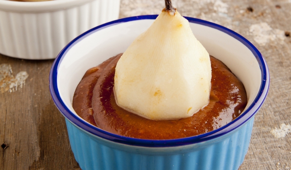 Десерт с круши и шафран