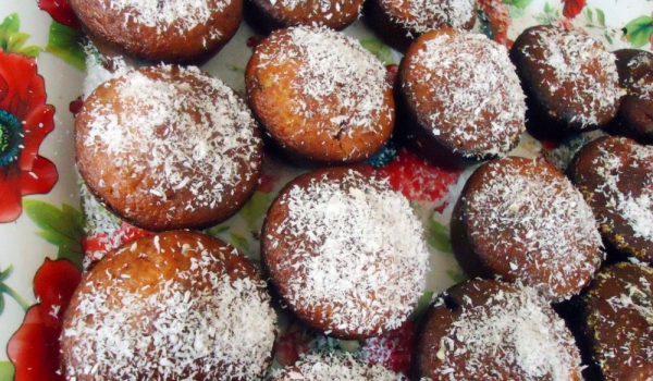 Бананови мъфини с шоколад и кокос